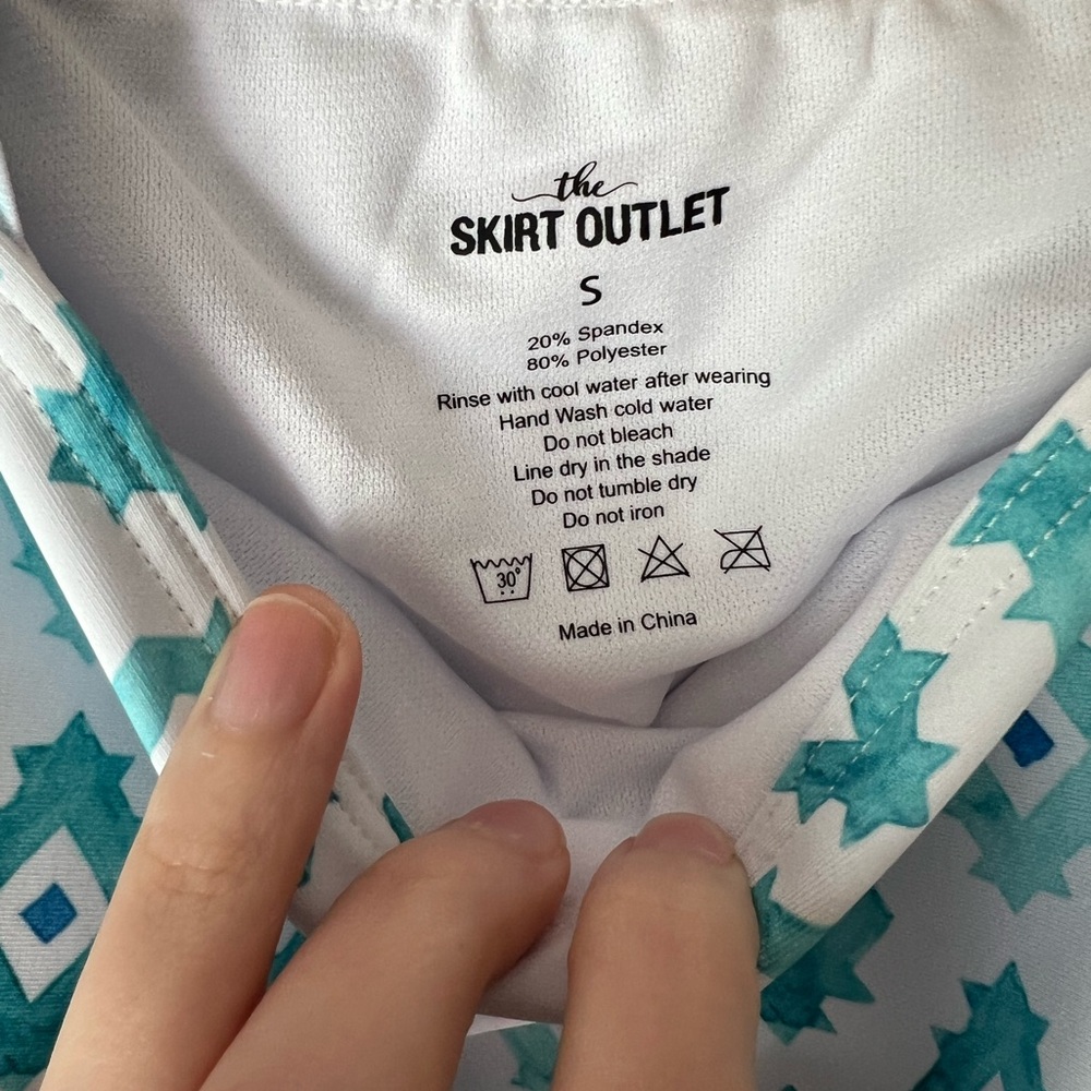 Elegant Aqua and White Geometric Tankini - Picture 2 of 6